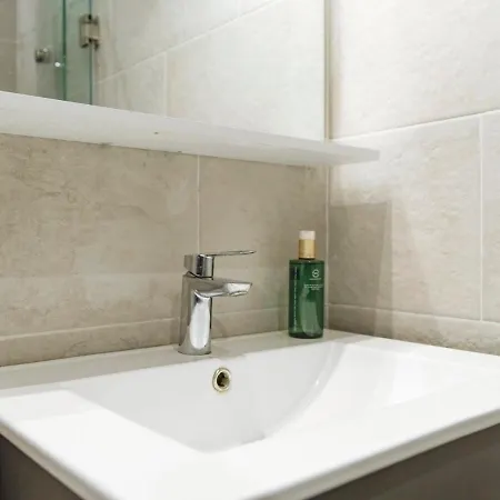 20 - New Building & Parking * Bucarest